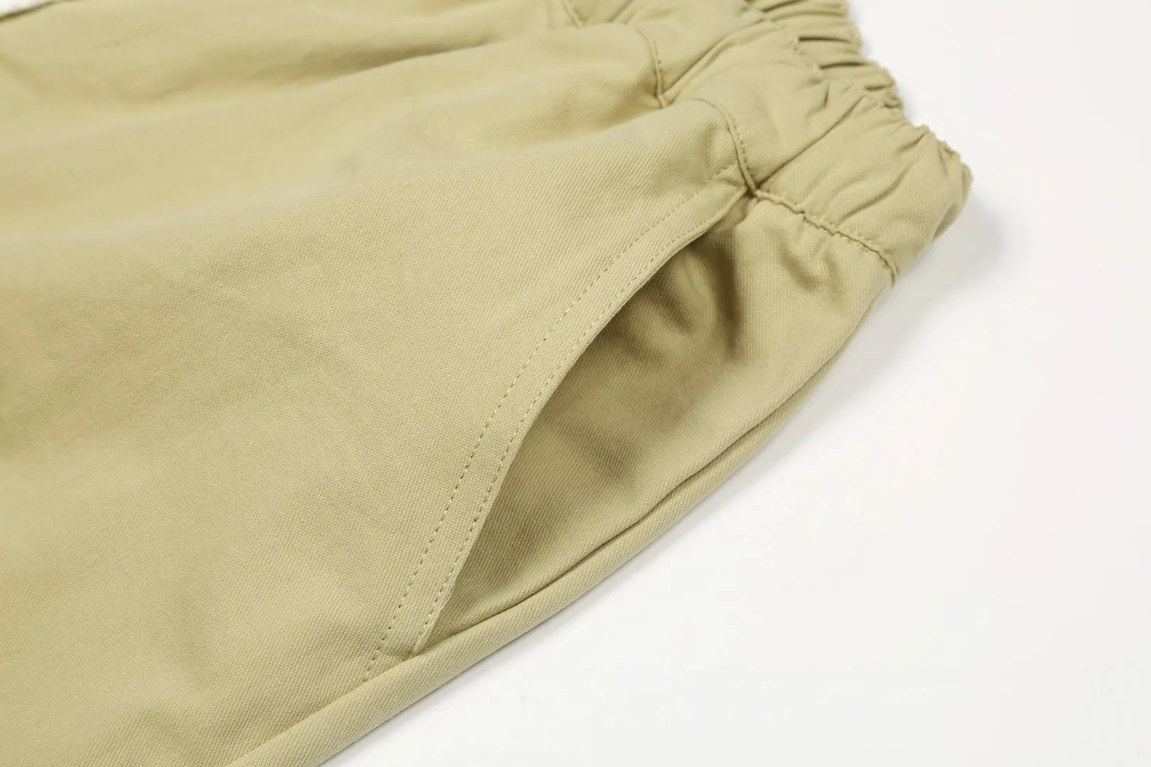 P146 White background picture [popular in summer] Style number: 25051# Color: black/navy blue/khaki/off-white/matte pink Size: S to 100% restoration of workmanship, fake placket design with front waves, double stitched lines covering the independent waistband, 0.6 thread pressure for the whole garment ✅ - RL/women's classic drawstring cotton shorts, super long and wide-leg style, the upper body does not stick to the legs, breathable and cool, drawstring elastic waist, easy to wear and match, all shirts and short-sleeved suits are good-looking. If you like the lazy style, you must buy the refreshing commuting OOTD, practical and full, a must-have item for the summer wardrobe, clean and refreshing